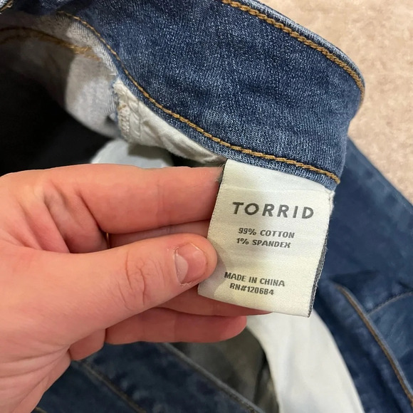 Torrid Girlfriend Jeans - Picture 8 of 8